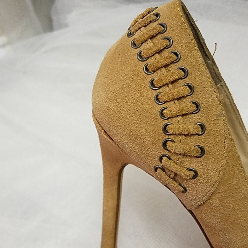 Heels - Picture 3 of 6
